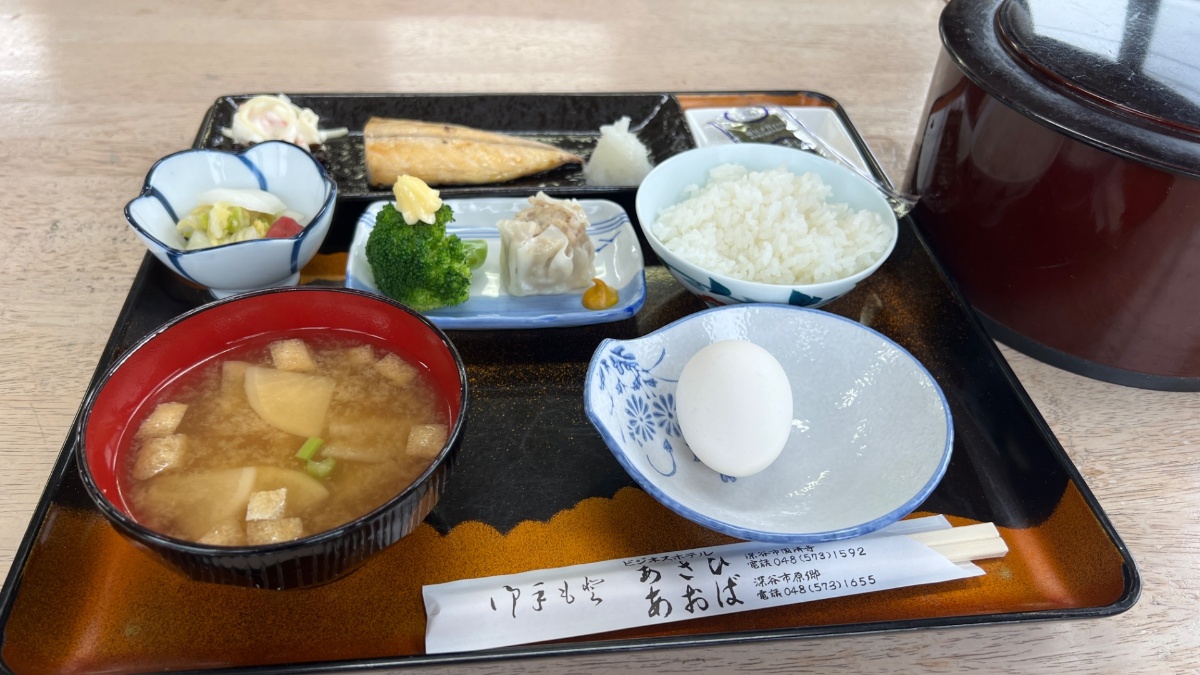 ビジネスホテルあさひの朝食（和定食・焼き魚・みそ汁・ご飯・副菜）