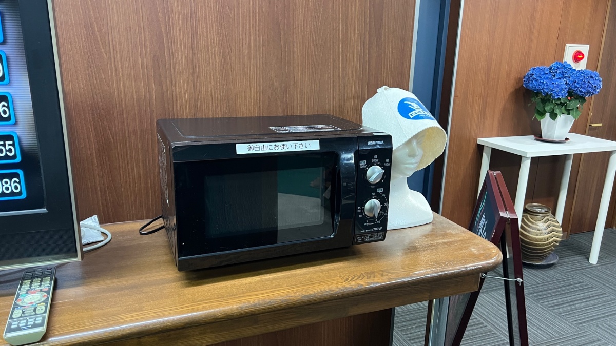 ビジネスホテルあさひの電子レンジ（1階ロビー）