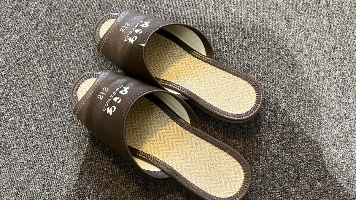 ビジネスホテルあさひのスリッパ（ルームナンバー212入り）