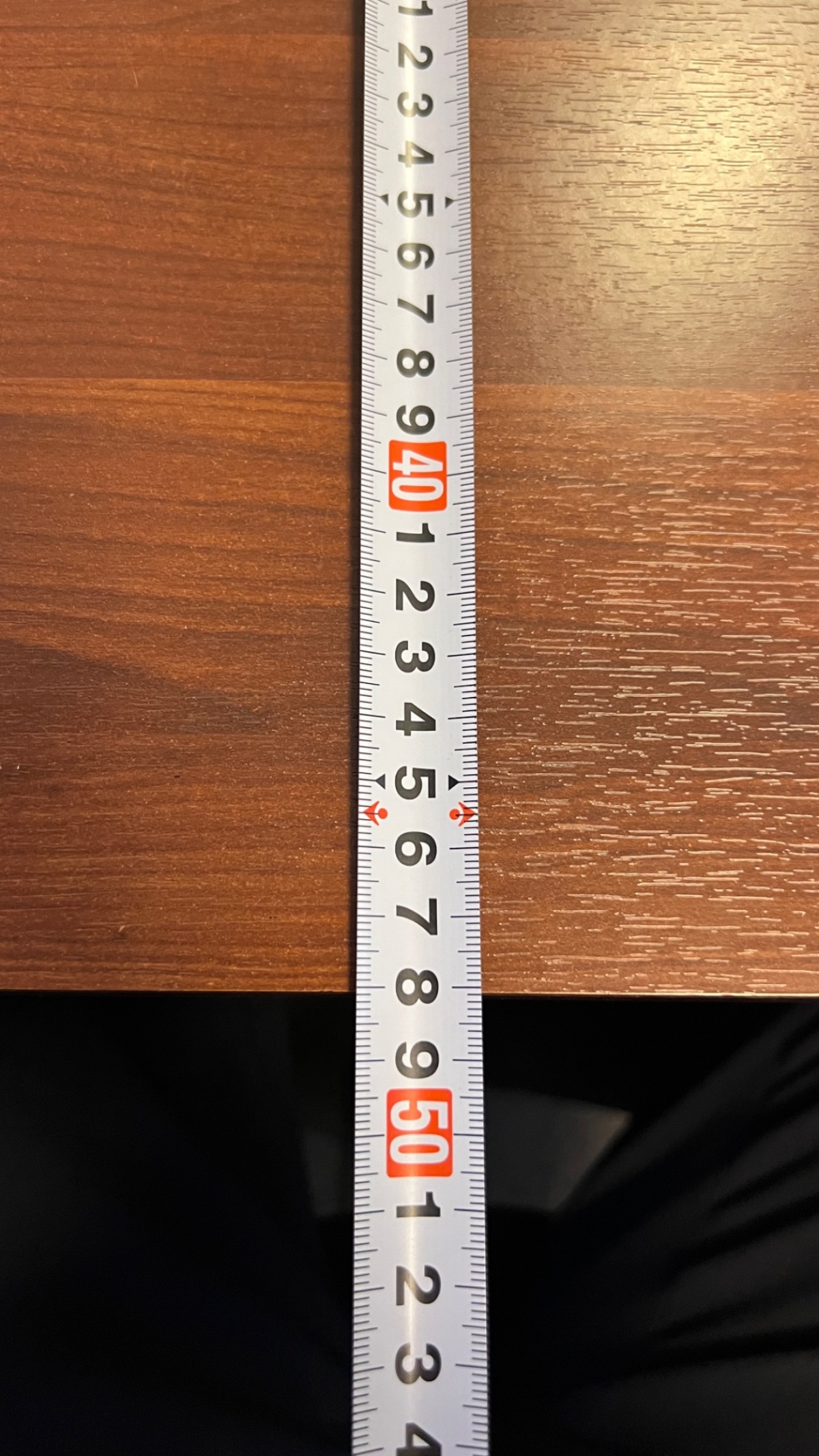 ビジネスホテルあさひのデスク奥行き計測（48cm）