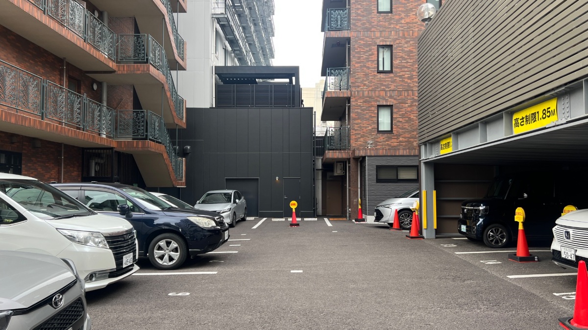 ホテル川六エルステージ高松の駐車場