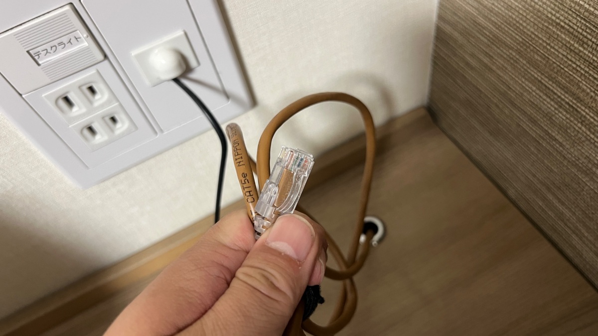 ホテル川六エルステージ高松の部屋備え付けLANケーブル