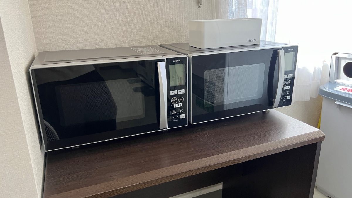新狭山ホテル5階の電子レンジ2台