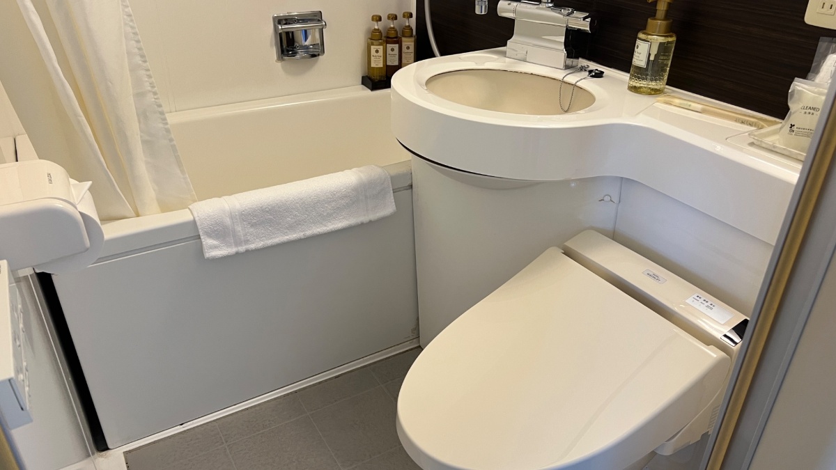 新狭山ホテルの部屋内ユニットバス全景