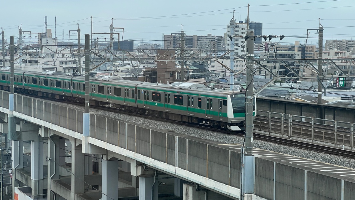 ホテルアークワン大宮・中浦和駅前の窓から見える埼京線・新幹線の線路