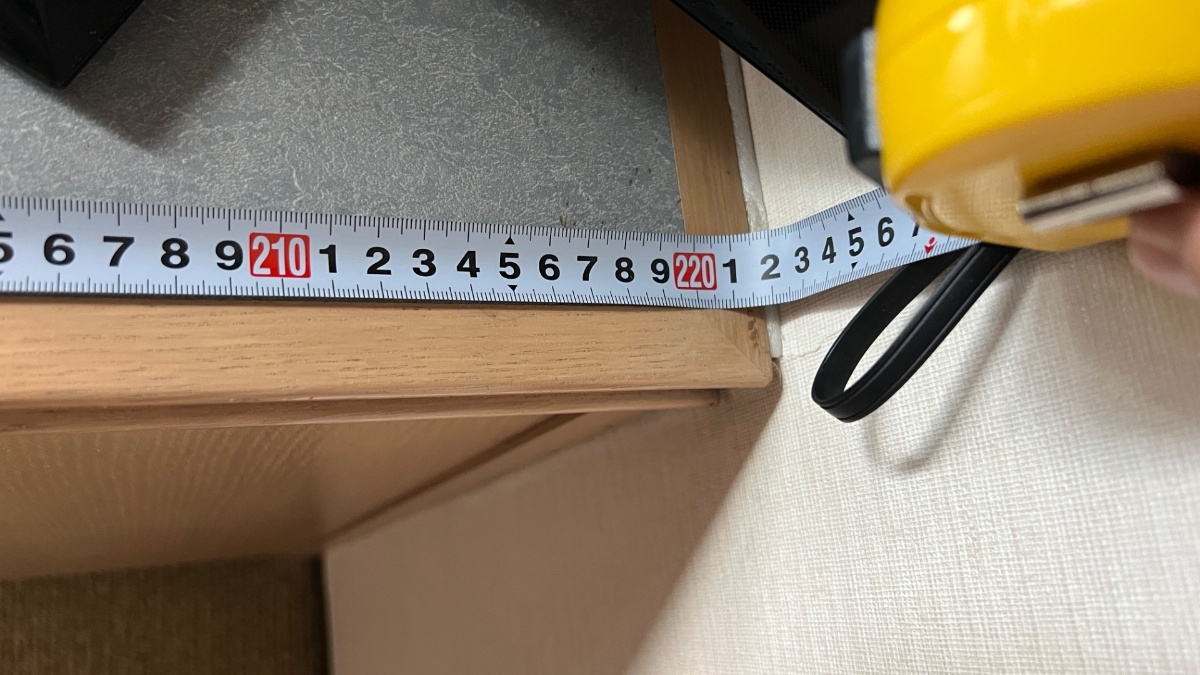 小田急ステーションホテル本厚木のデスク横幅計測(222cm)