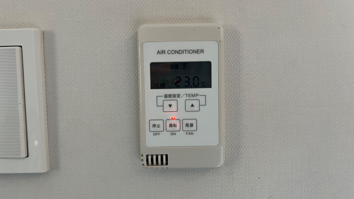 厚木アーバンホテルの空調リモコン(全館一括)