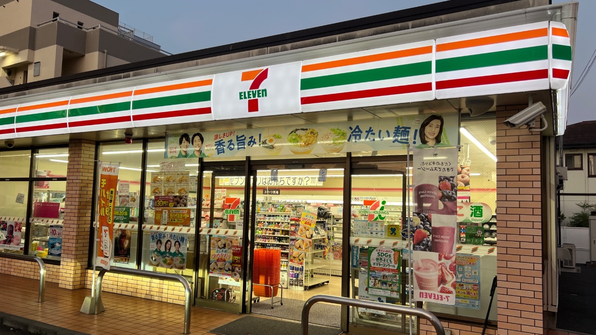 ホテルフィットのそばにあるセブンイレブン