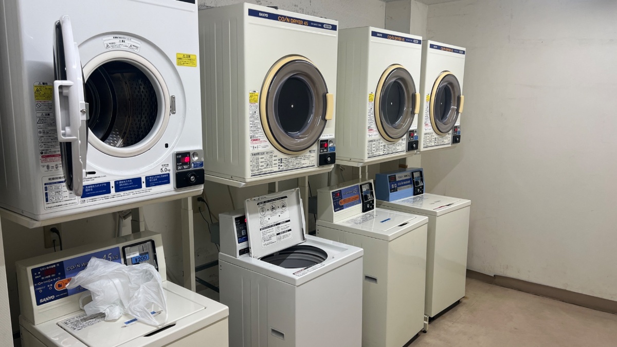 ホテルフィットの館内コインランドリー（2階）