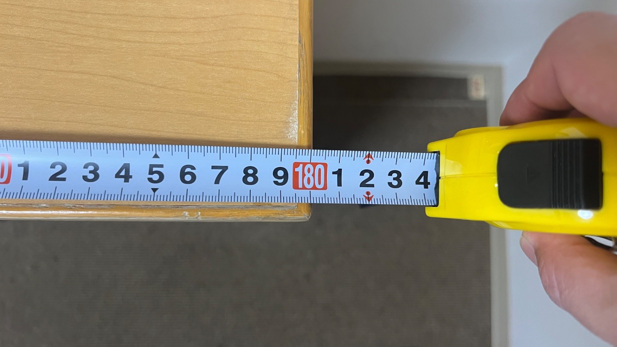 ホテルフィットのデスクの横幅（180cm）