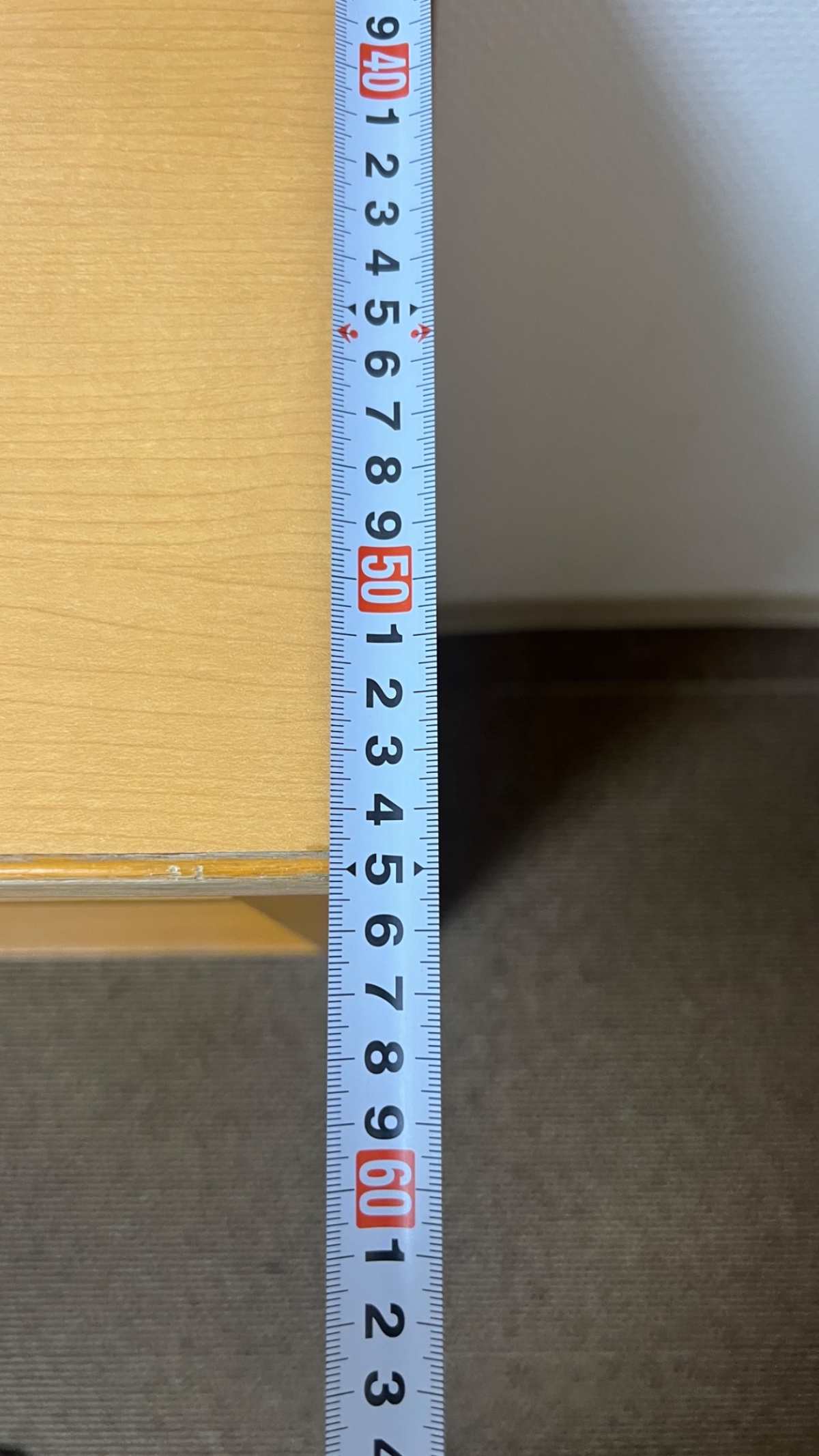 ホテルフィットのデスクの奥行き（55cm）