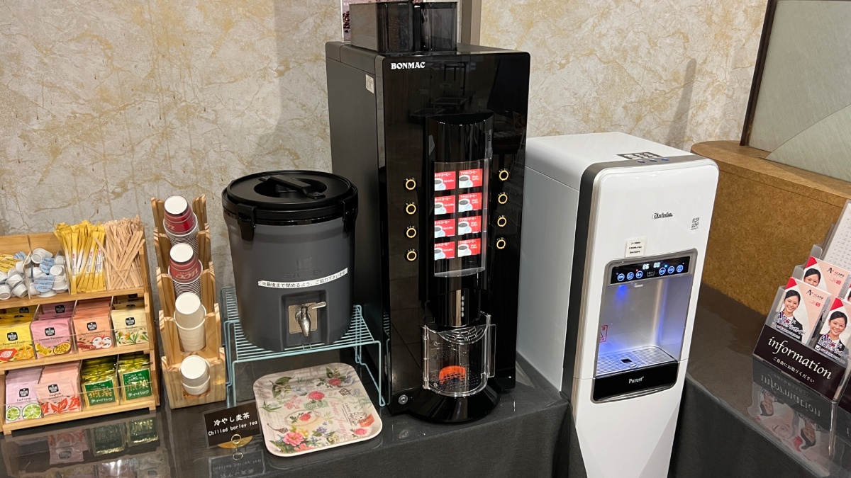 ベルズイン土浦の1階ウェルカムドリンクコーナー